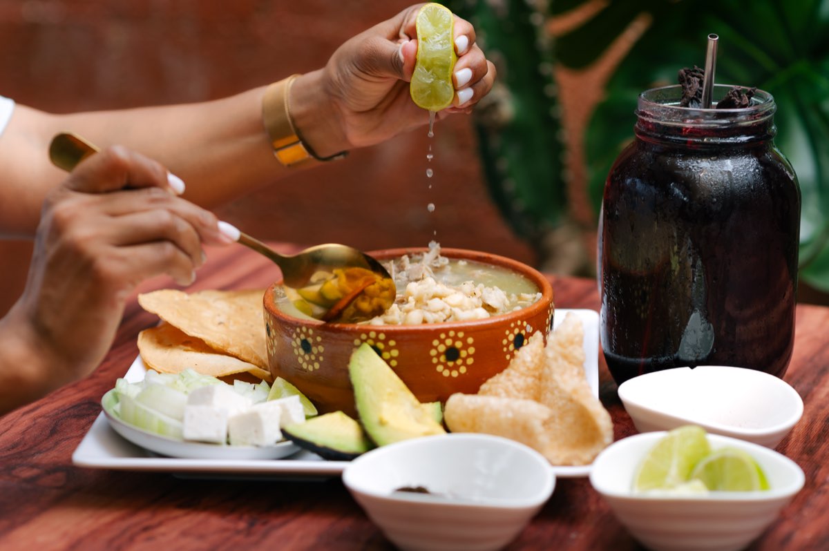 Pozole Verde con Jamaica