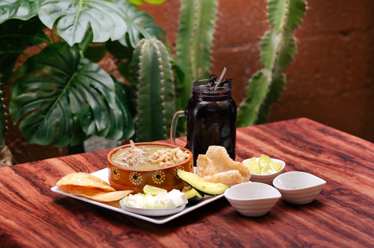 Pozole Blanco con Agua de Jamaica